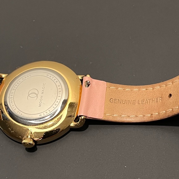 Pink watch - Picture 4 of 7